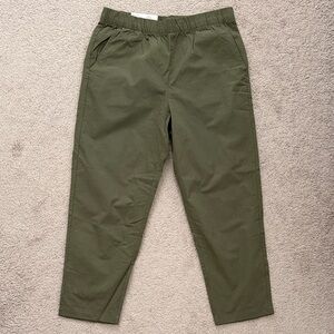 Uniqlo Women’s Olive Green Relaxed Ankle Pants